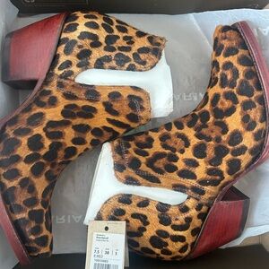 NWT-Ariat Womens Dixon Ankle Haircalf Leopard- Made in Mexico- 10033883-7.5B